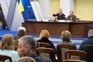 Міський голова Києва Віталій Кличко та заступник голови КМДА Петро Пантелеєв на колегії Київської міської державної адміністрації