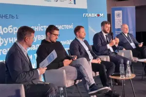 Виступ Віктор Павлущика під час першої панельної дискусії на Форумі доброчесності громад