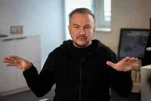 Флеш: Зараз ми ведемо активні переговори з Пентагоном, SpaceX та урядом США. І зараз ми не знаємо, яким буде рішення