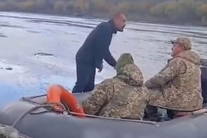 Через обміління річки і виходом з ладу двигуна човен, на якому перебував наряд, прибило до молдовського берега, кажуть у Держприкордонслужбі 