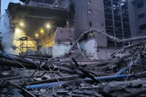 Росія вп’яте атакувала Запоріжсталь: по комбінату випустили ще шість балістичних ракет