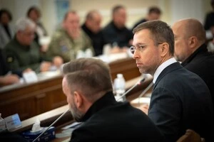 Завдання – створити належні умови для прозорого та конкурентного продажу державних пакетів акцій обох банків, заявив Корецький