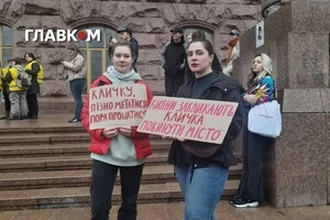 Картонкове дежавю: навіщо дорослі знову виводять дітей на майдан?