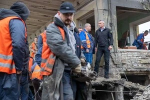 Мер Києва відвідав зруйновану російськими терористами станцію метро «Чернігівська»