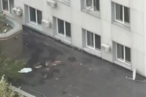 Тіло загиблого чоловіка виявили на даху прибудови першого поверху лікарні №8 
