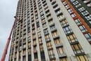 Забиті OSB-плитами вікна: який вигляд має висотка в Дарницькому районі після атаки 12 жовтня