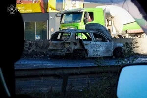 Через російську атаку на автодорозі Київ – Одеса загорілися два авто