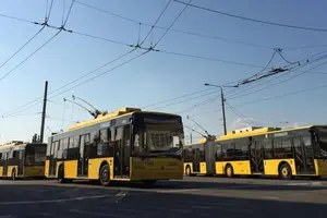 У Києві тимчасово зупинився рух електротранспорту на низці маршрутів