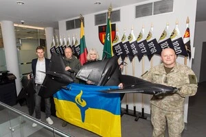 Волонтери під час кампанії «Дронатон»