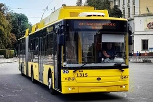Рух тролейбусів організований за маршрутом: станція метро «Площа Українських Героїв» – станція метро «Святошин»