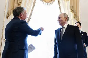 Кадри зробили на початку зустрічі, коли Віткофф і Путін потиснули одне одному руки