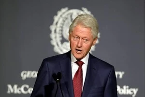 Колишній президент США Білл Клінтон розкритикував Трампа через його ставлення до України