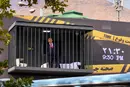 Дональда Трампа посадили у клітку (відео)