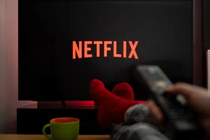 Попри труднощі, Netflix залишається найбільшою у світі платною стримінговою платформою: наприкінці 2025 року в нього було понад 325 млн передплатників