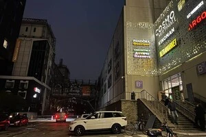 Під час атаки 19 жовтня в будівлі було пошкоджено перехід, окремі корпуси та скління фасадів
