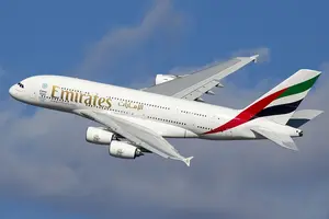 Airbus A380 авіакомпанії Emirates, що летить із Дубая до Домодєдово, кружляє в небі над Пензенською областю