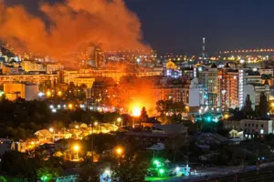 Над центром міста здійнявся стовп диму