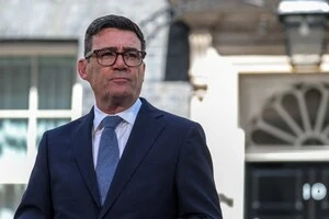 Енді Бернем підкреслив, що Україна повинна мати повноцінний доступ до мережі Starlink, аби й надалі захищатися 
