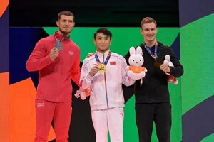 Ковтун (ліворуч) і Марінов (праворуч) здобули срібло і бронзу Чемпіонату світу зі спортивної гімнастики