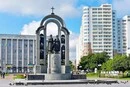 Скандал у Вишгороді: відомий скульптор заявив про спотворення монумента у центрі міста
