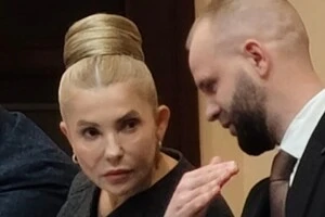 Юлія Тимошенко та її адвокат під час судового засідання у ВАКС