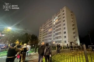 Наслідки російського балістичного удару по території університету в Деснянському районі Києва