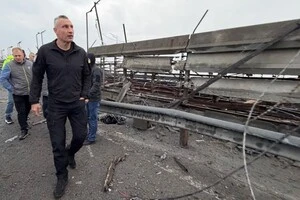 Мер столиці Віталій Кличко на Південному мосту після атаки російських терористів
