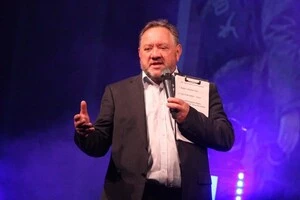 Богдан Бенюк є художнім керівником Театру на Подолі
