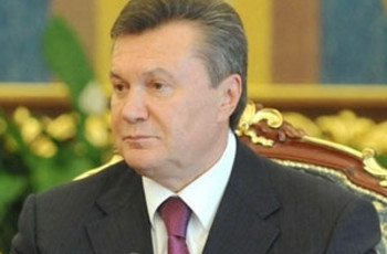 Януковича принуждают к патриотизму