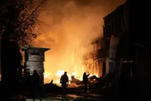 Рятувальні служби ліквідовують наслідки атаки