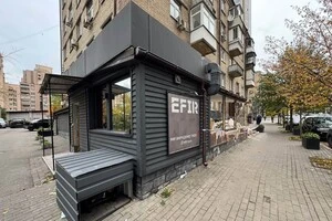 Обладнання закладу було розташоване поруч із вікнами квартир другого поверху житлового будинку