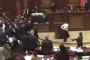 У парламенті Вірменії депутати влаштували масову бійку (відео)