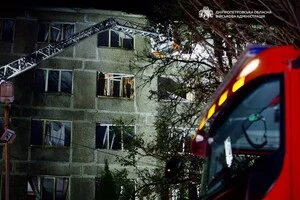 Російський дрон влучив у гуртожиток у Дніпрі