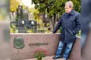 Легендарний поет Вадим Крищенко показав могилу своєї дружини (фото)