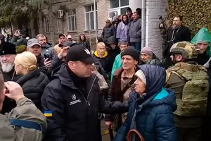 Евакуйовані мешканці Олешок разом з українською делегацією готуються до подальшої дороги через Анапу та Білорусь