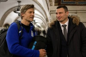 Ніколай Костер-Вальдау у метро з Віталієм Кличком