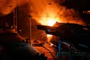 З'явилося відео пожежі пасажирського поїзда після атаки на вокзал Дніпра