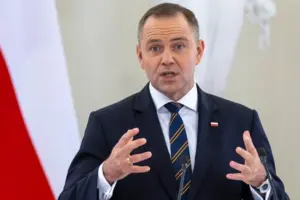 Навроцький закликав до «відновлення правового порядку та виведення з території Конституційного суду сил примусу»