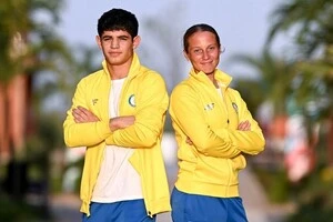 Честь нести державний прапор України цьогоріч випало дзюдоїсту Хазару Гейдарову і веслувальниці Вікторії Радченко