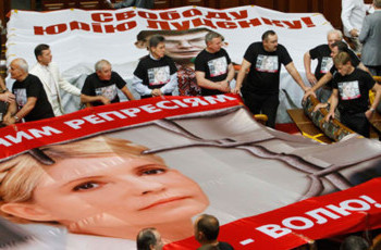 Янукович не знает, что делать с Тимошенко