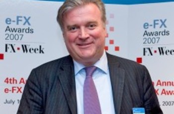 Как спасти деньги в кризис? Хранить их в деньгах