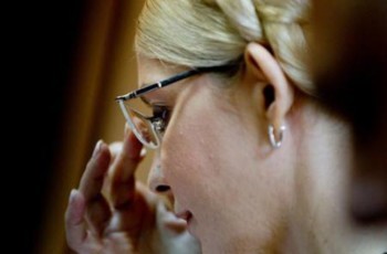 Юля встала. И села