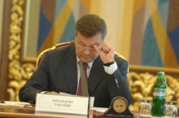 Власть переходит к обороне