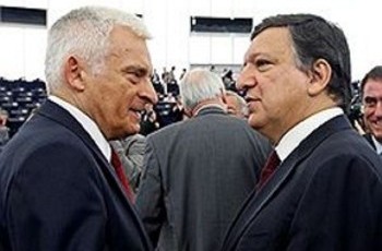 Европарламент требует уважения