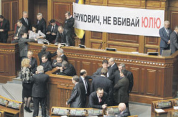 Тимошенко снижает рейтинг Януковича