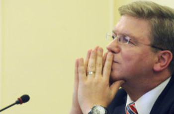 Єврокомісар Фюле зустрінеться з лідерами України «в закритому режимі»