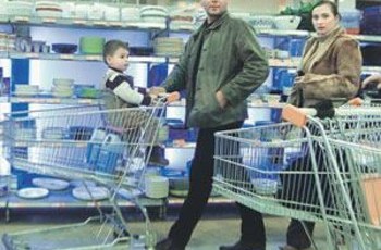 Украинцы боятся тратить деньги и готовятся к худшему