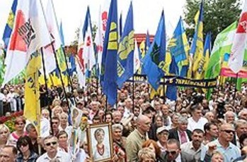 Оппозиция берет свое