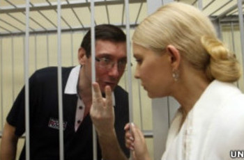 Партії ув'язнених лідерів об’єднуються