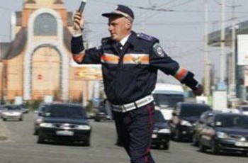 Кабмин установил цены на услуги ГАИ